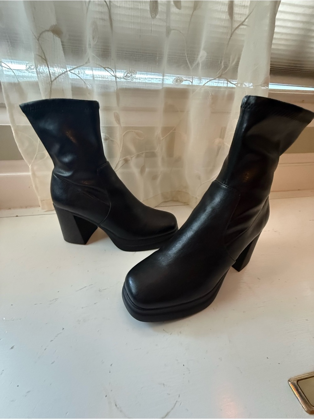 Steve Madden Black Platform Ankle Boots 9.5 Chunky Heel - Picture 4 of 7